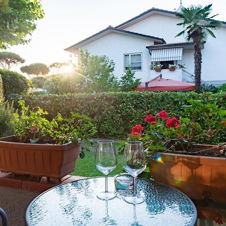 Apartment Holiday Versilia Camaiore Kültér fotó